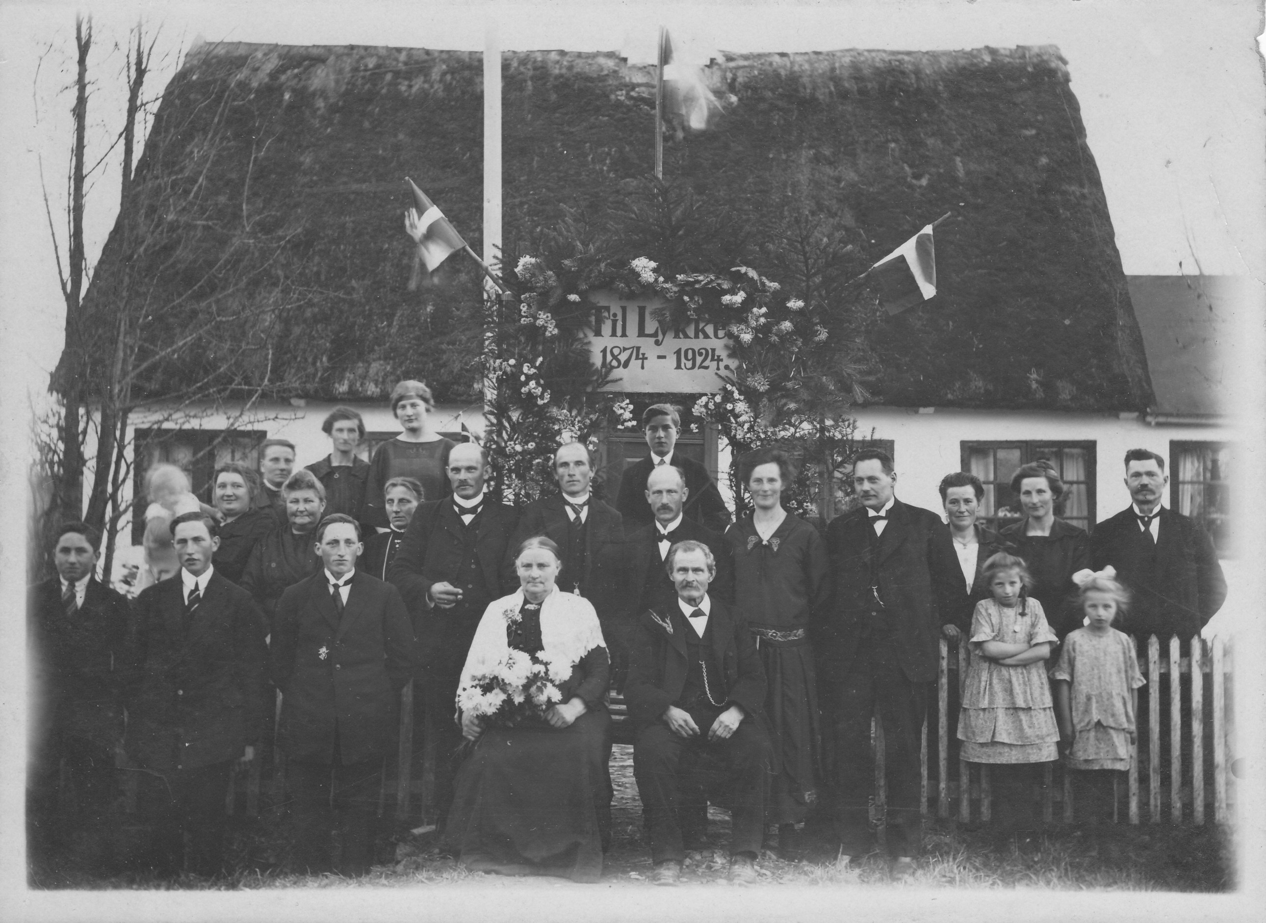 Maren og Lars Karlsen med familie 1924